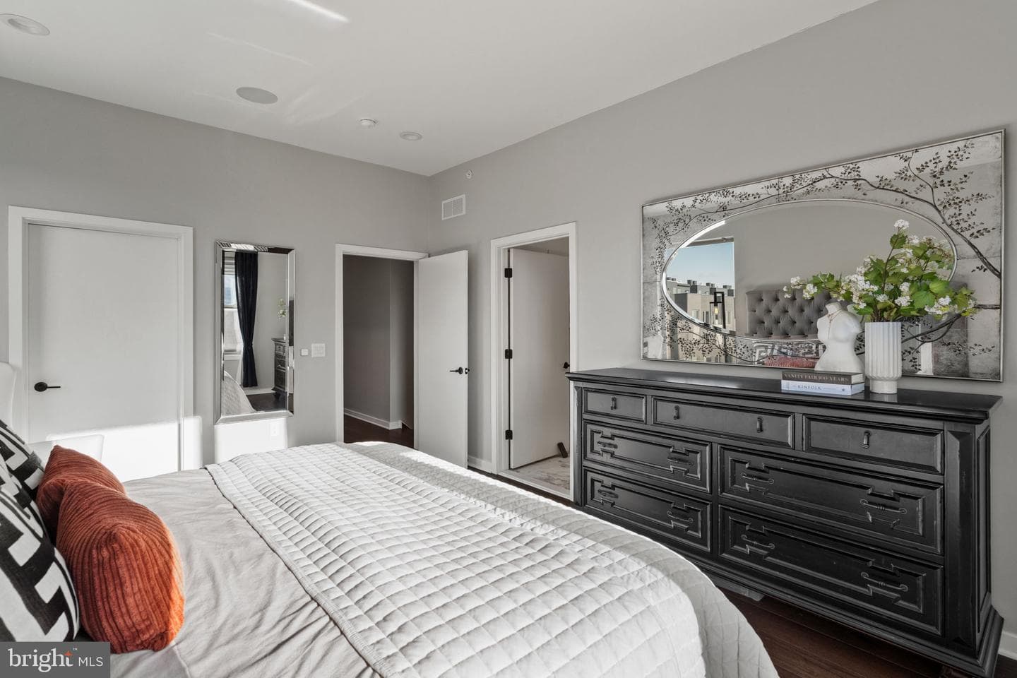 3200 Parkview Walk photo 12