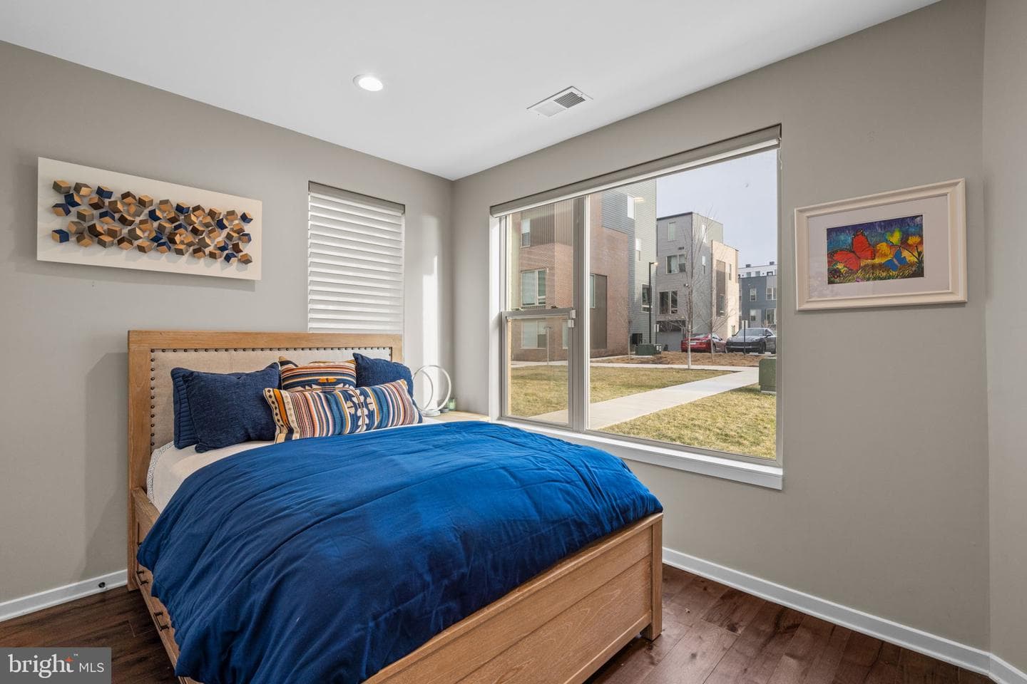 3200 Parkview Walk photo 26
