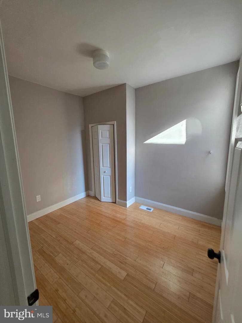 1612 W Glenwood Avenue photo 9