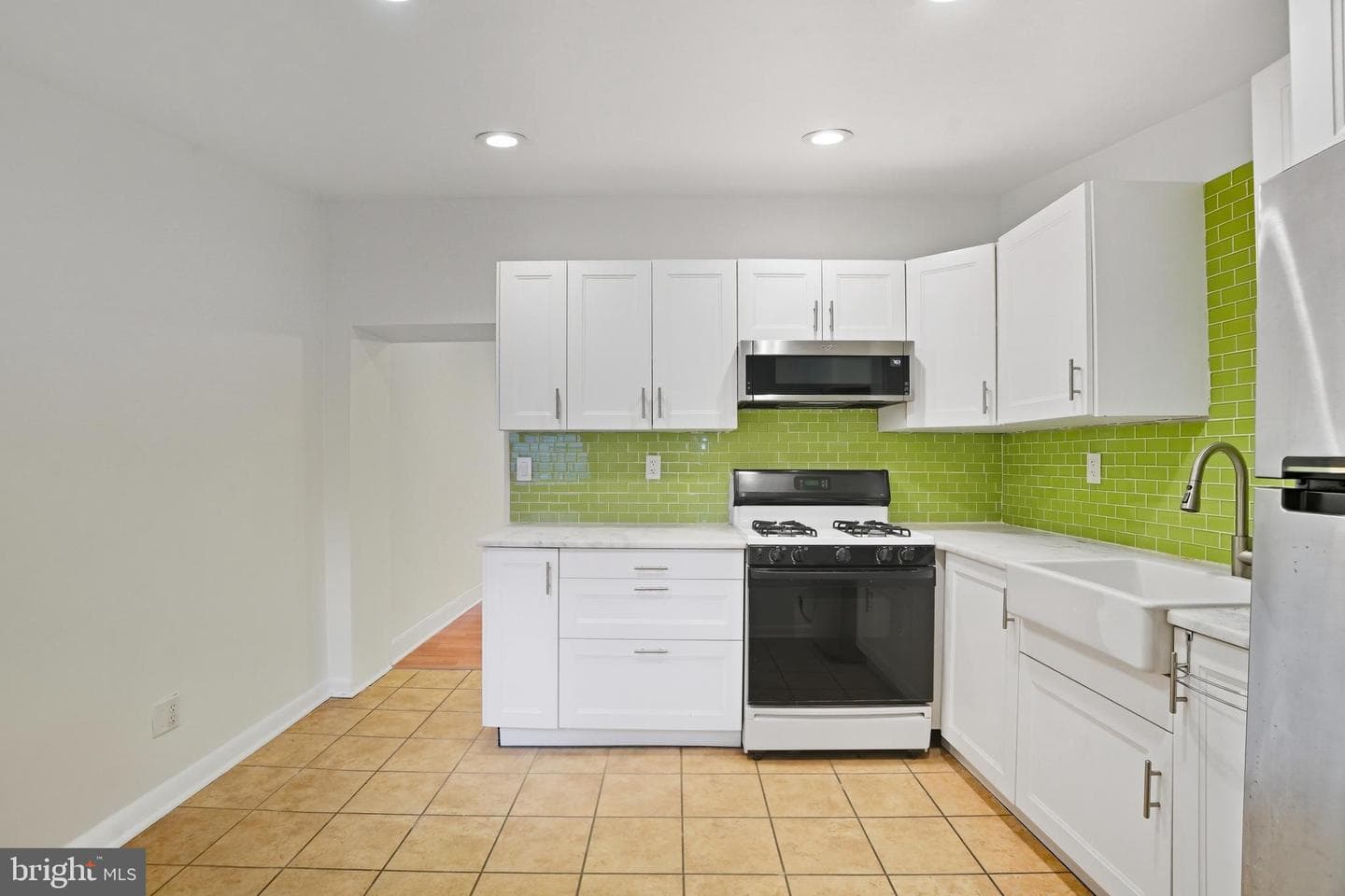 2833 Livingston Street photo 10