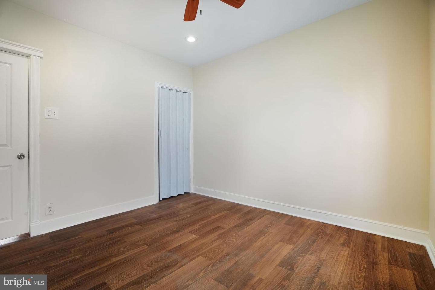 2833 Livingston Street photo 6