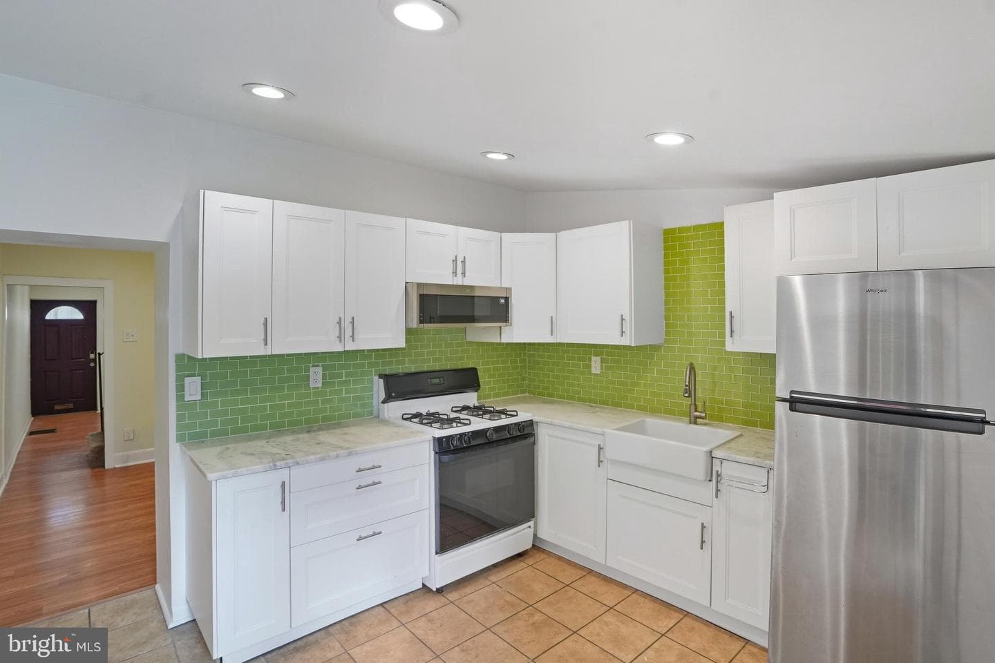 2833 Livingston Street photo 9