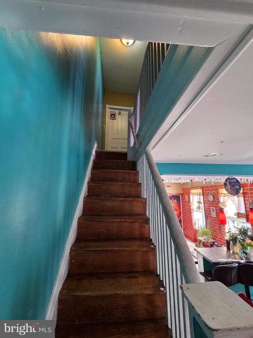 2069 Margaret Street photo 3