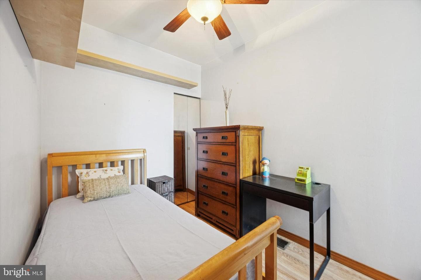 3431 E Thompson Street photo 11