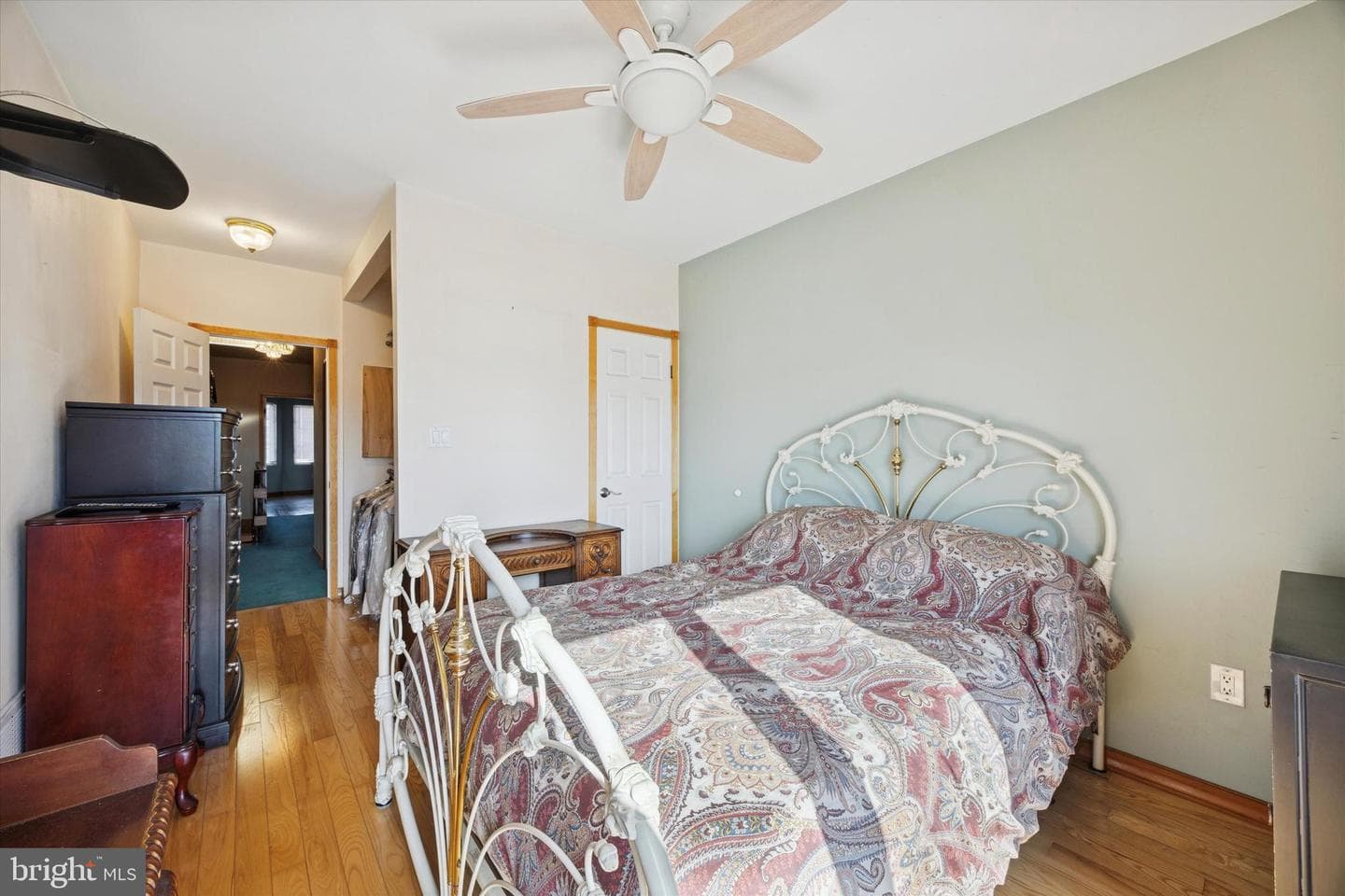 3431 E Thompson Street photo 17