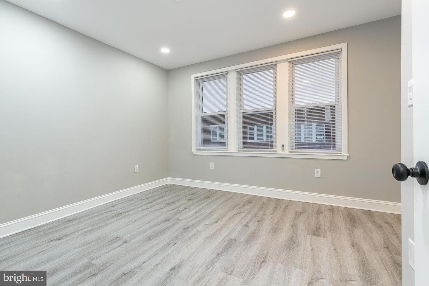 5208 Glenloch Street photo 24