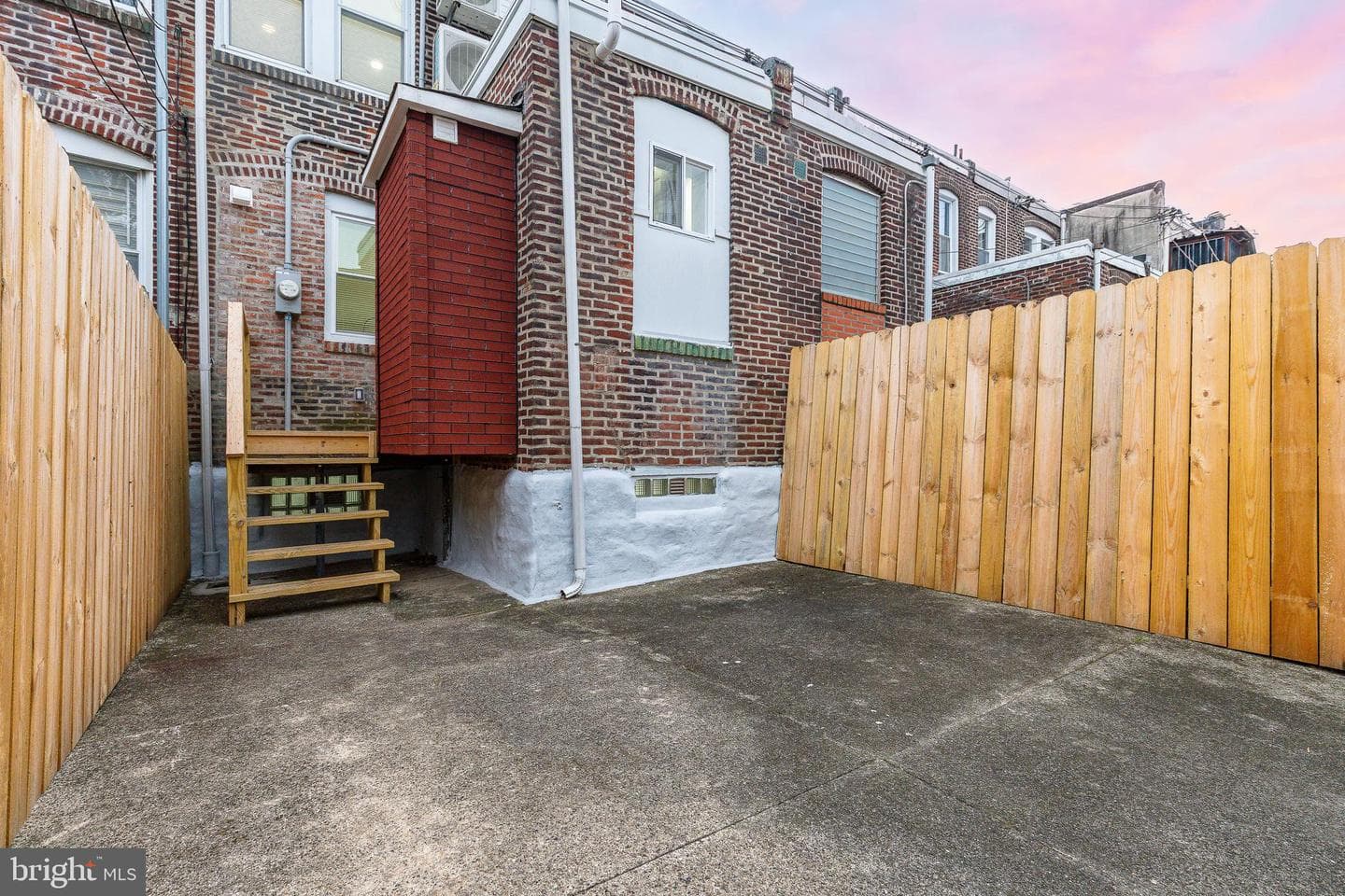 5208 Glenloch Street photo 29