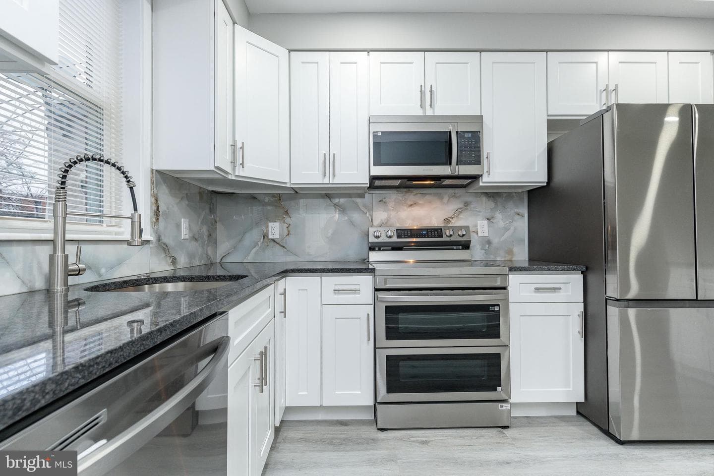 5208 Glenloch Street photo 4