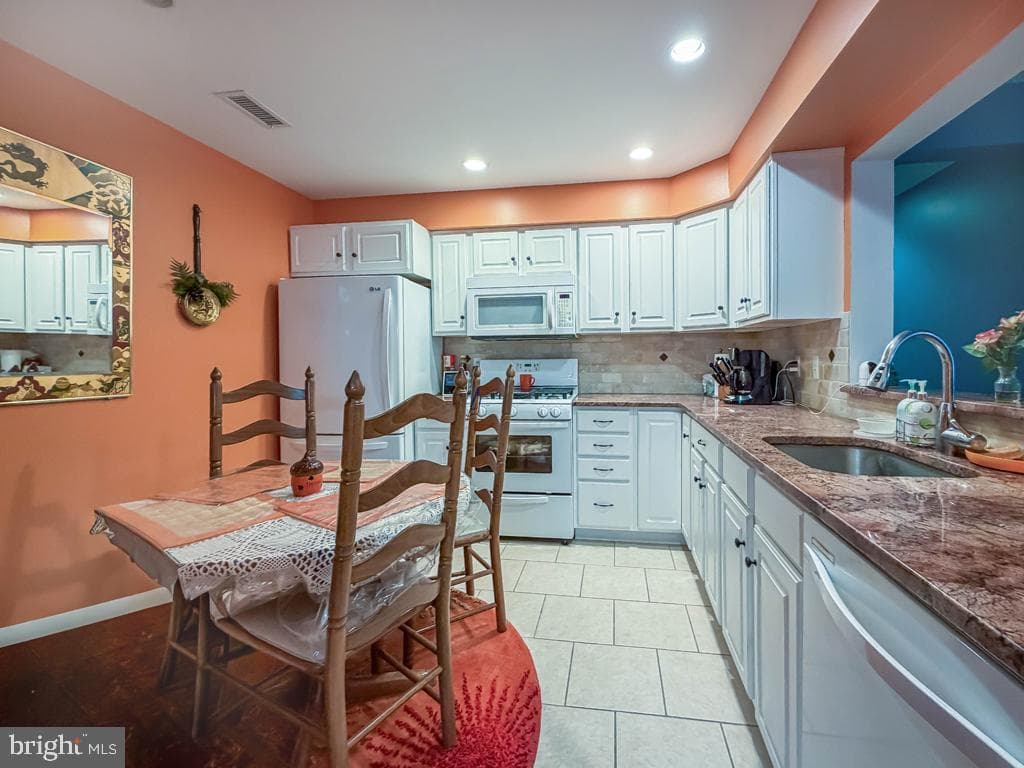 72203 Delaire Landing Road #203 photo 12