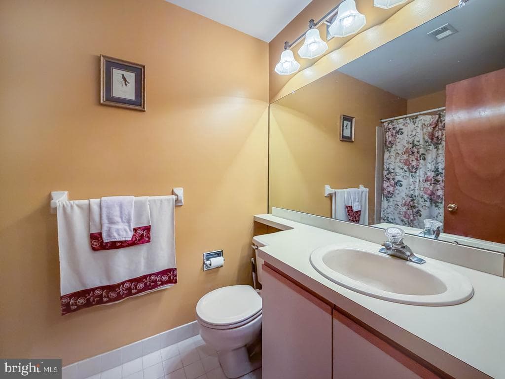72203 Delaire Landing Road #203 photo 20