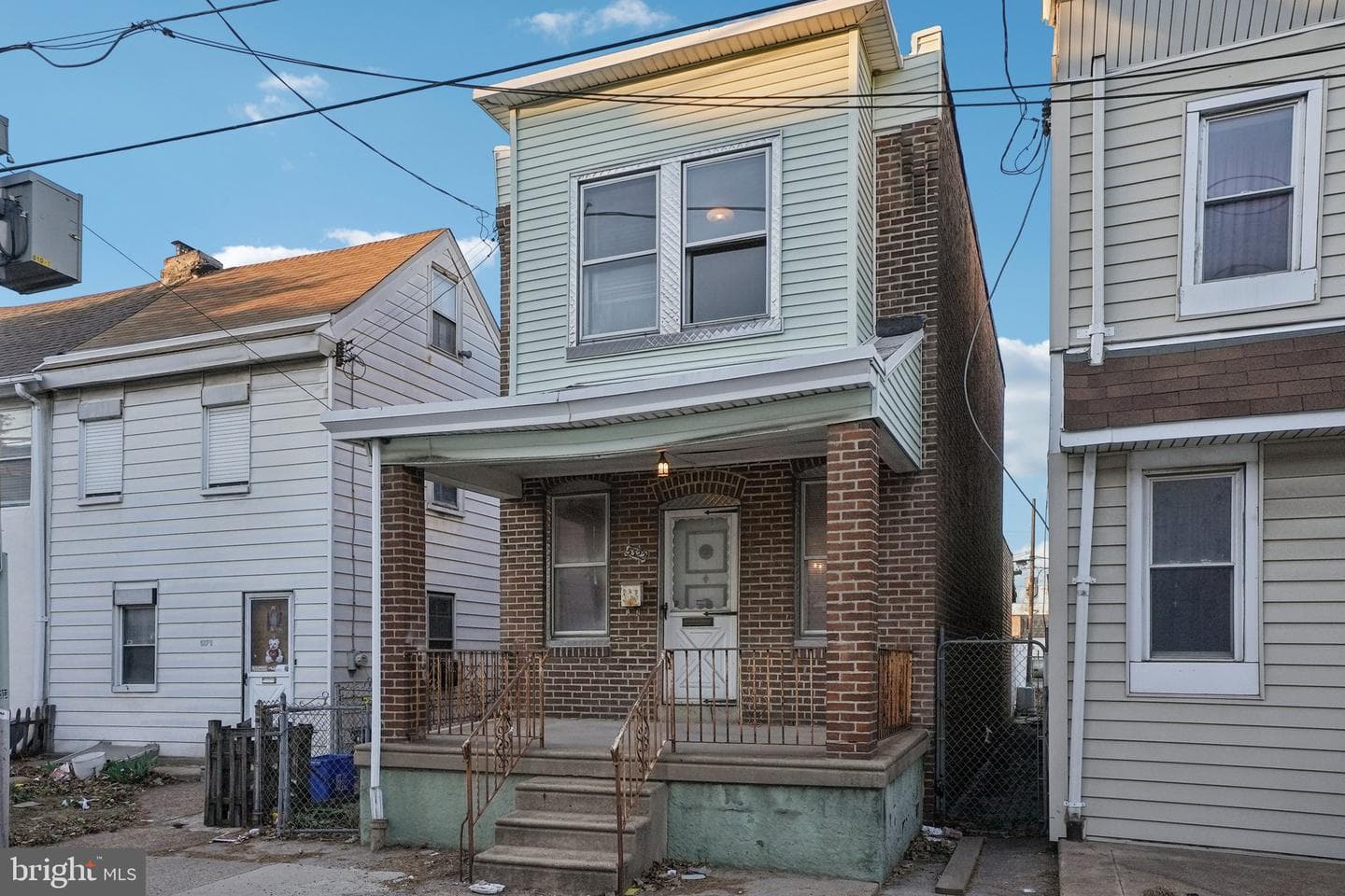 5322 James Street photo 3