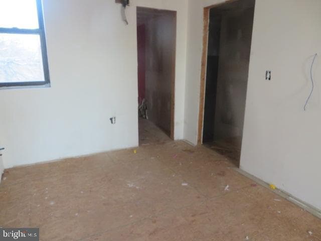 2033 W Diamond Street photo 2