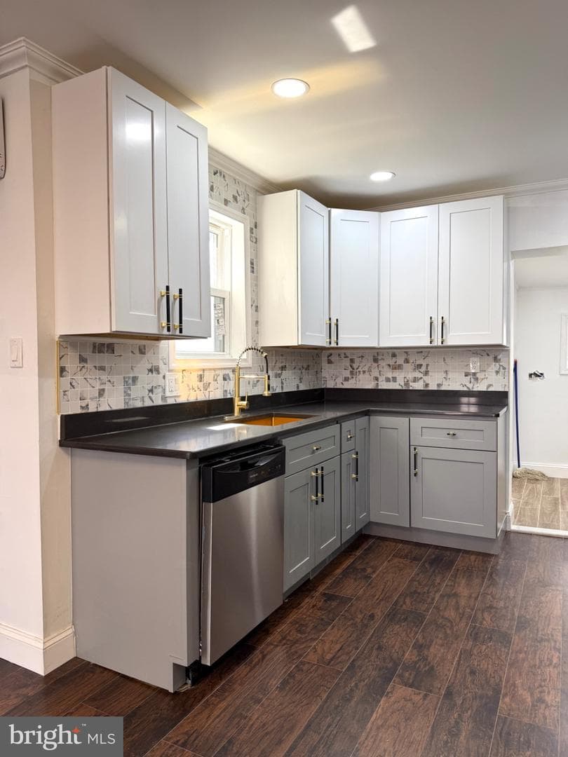 6824 Rodney Street photo 3