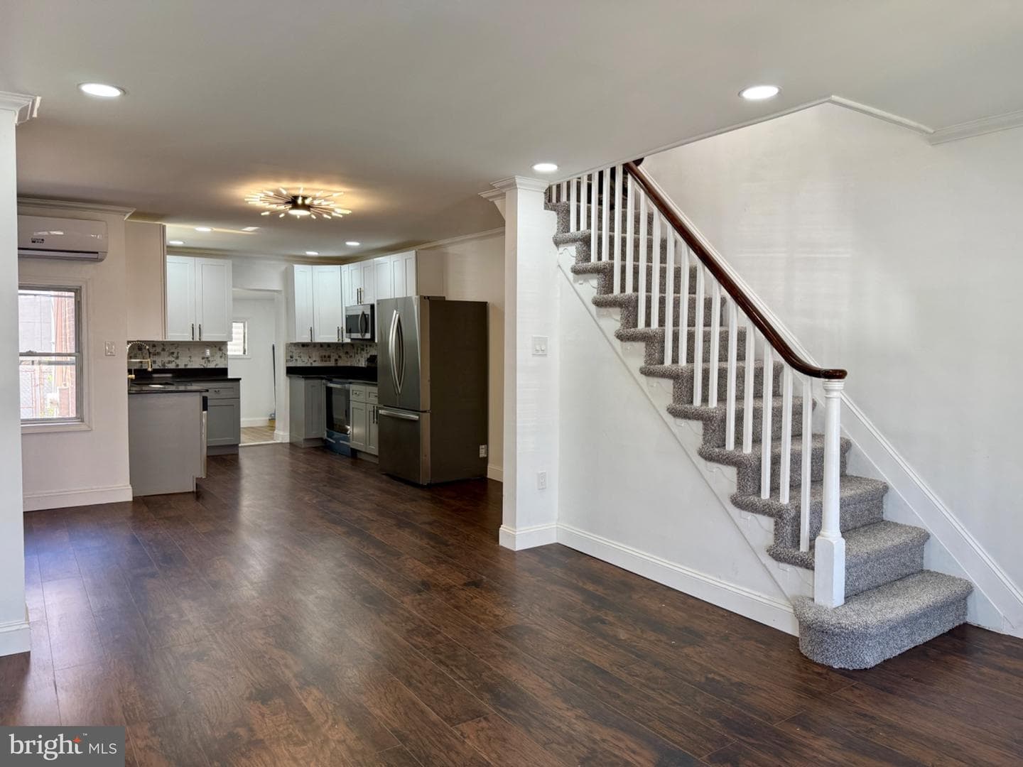 6824 Rodney Street photo 8