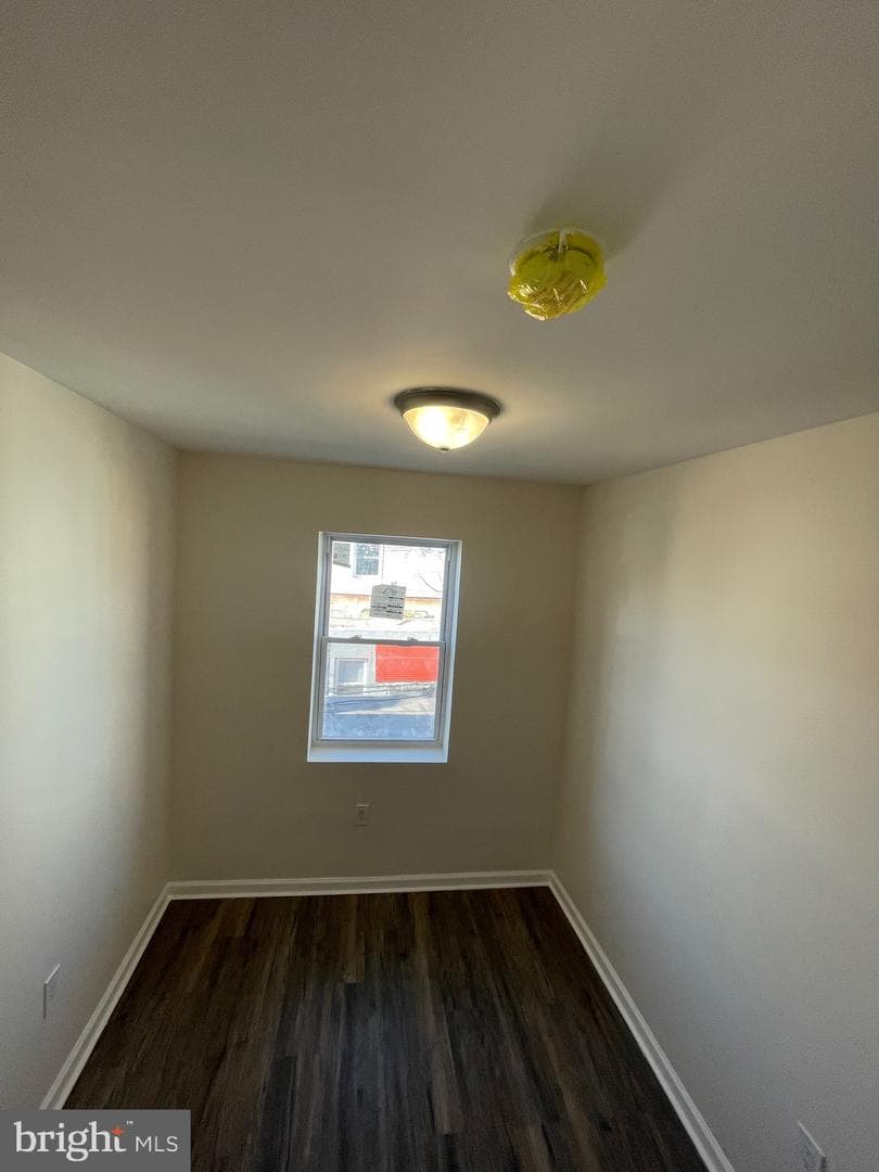 2704 S Marshall Street photo 28