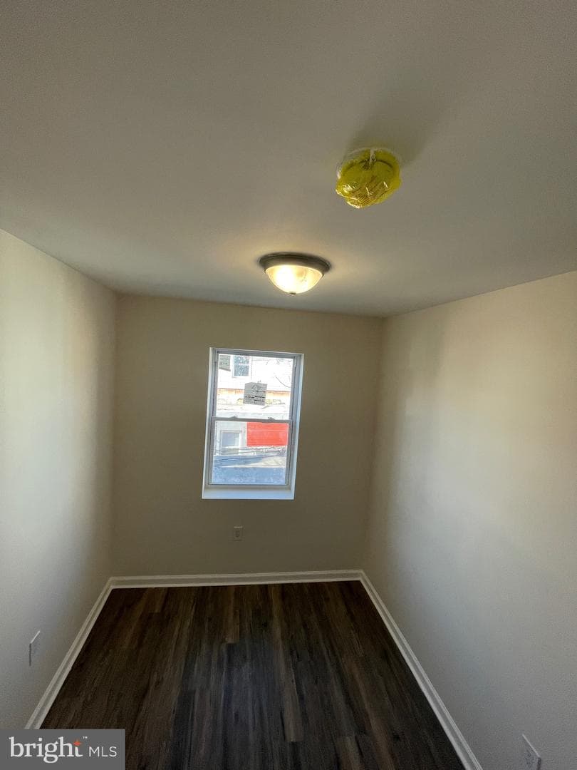 2704 S Marshall Street photo 29