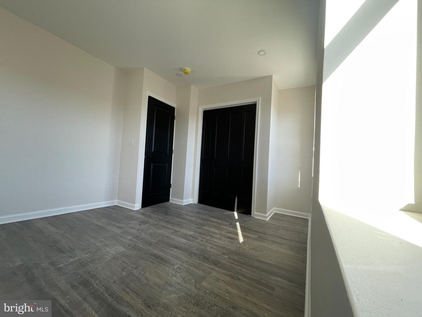 2704 S Marshall Street photo 4