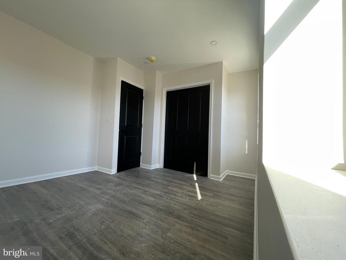 2704 S Marshall Street photo 9