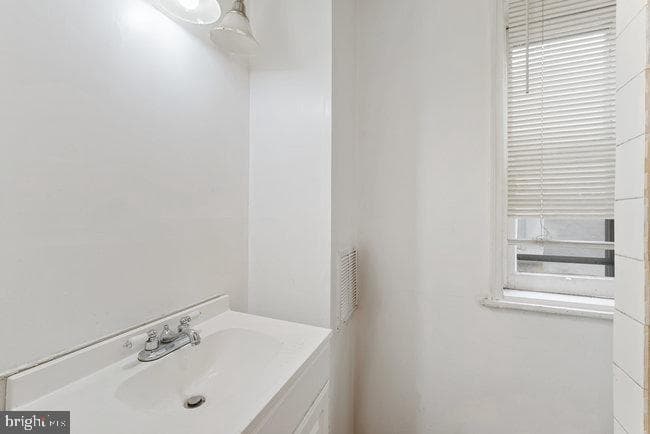 2355 N Cleveland Street photo 14