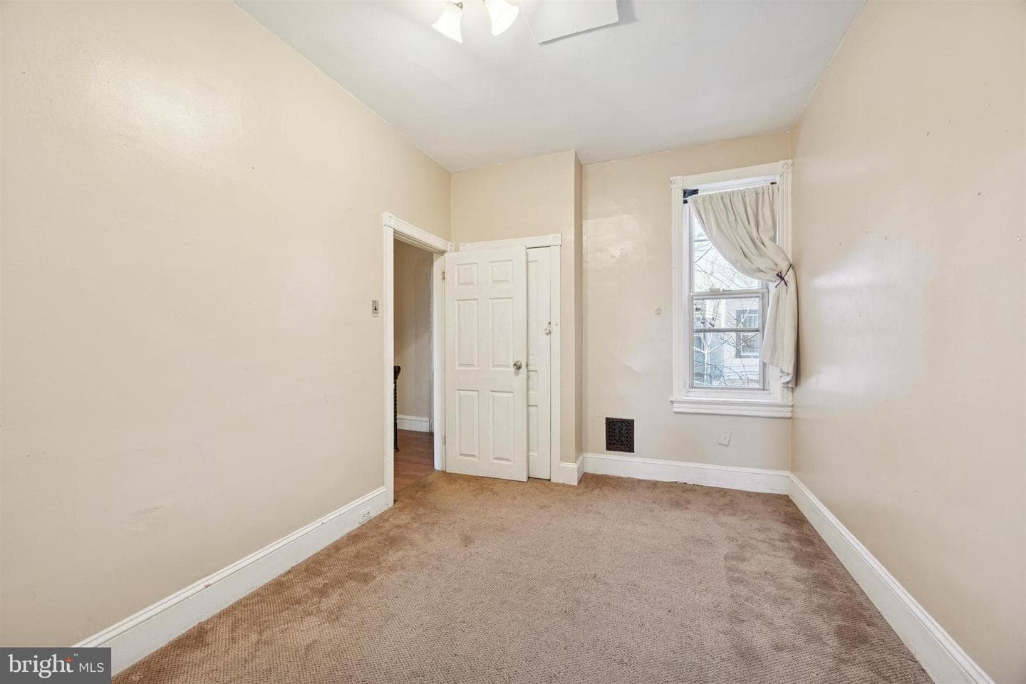62 N Lindenwood Street photo 12
