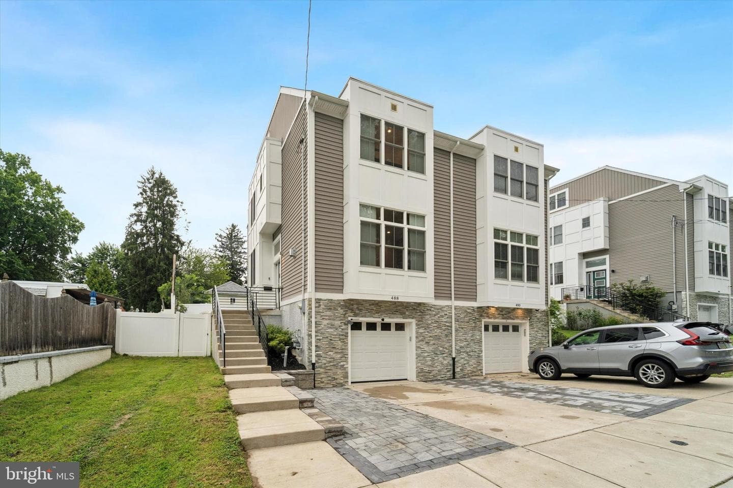 488 Evergreen Avenue photo 2