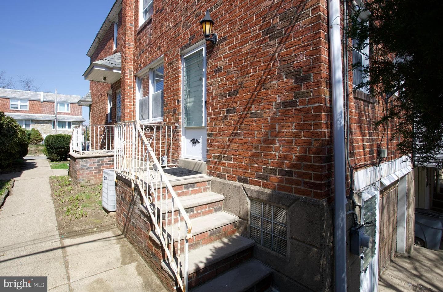 942 E Ellet Street photo 32