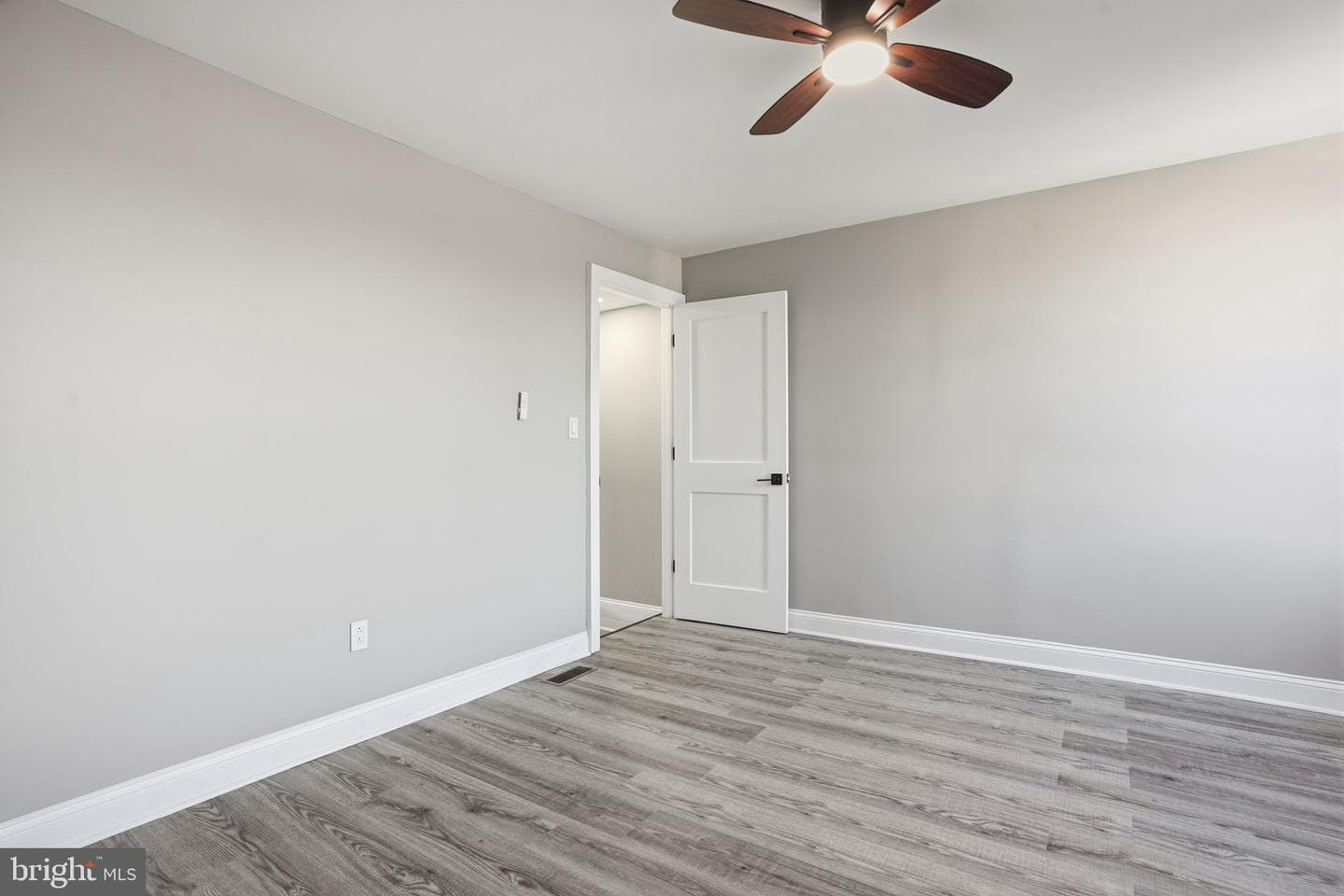 2224 E Lehigh Avenue photo 23