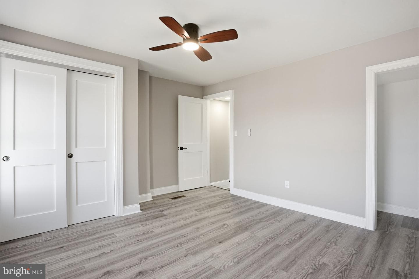 2224 E Lehigh Avenue photo 26