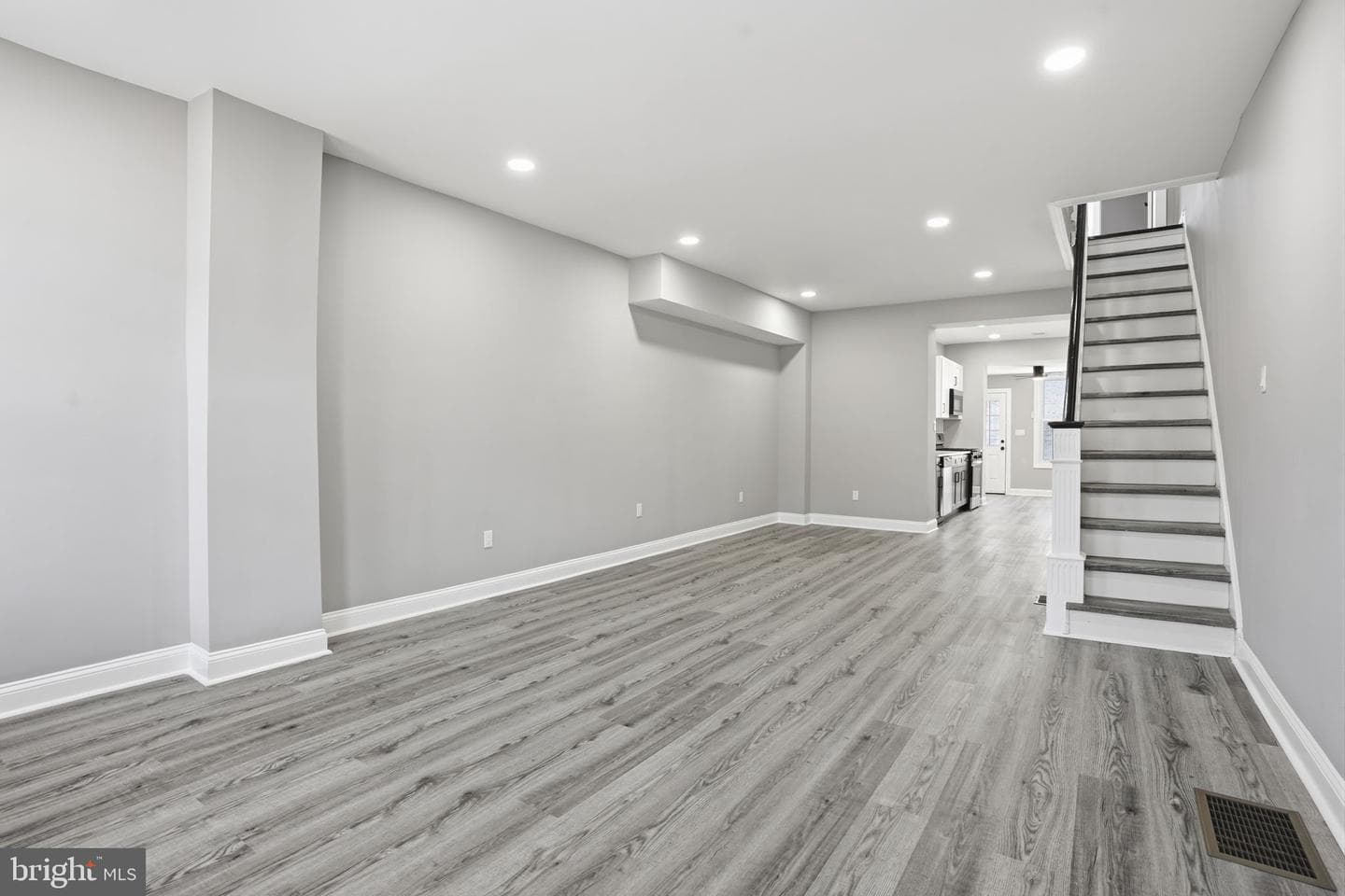 2224 E Lehigh Avenue photo 3