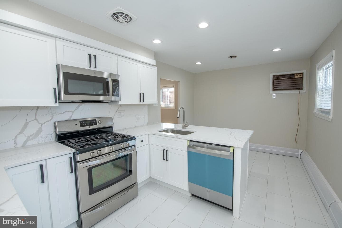 1018 Hoffnagle Place photo 16