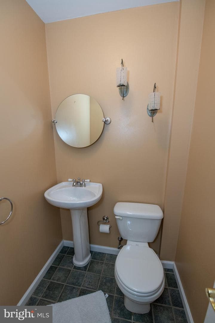 1018 Hoffnagle Place photo 19