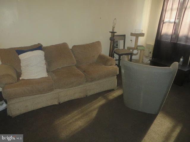 635 Gerritt Street photo 3