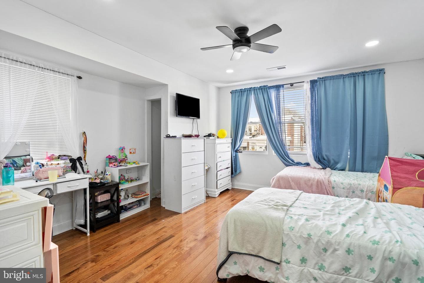 924 Foulkrod Street photo 17
