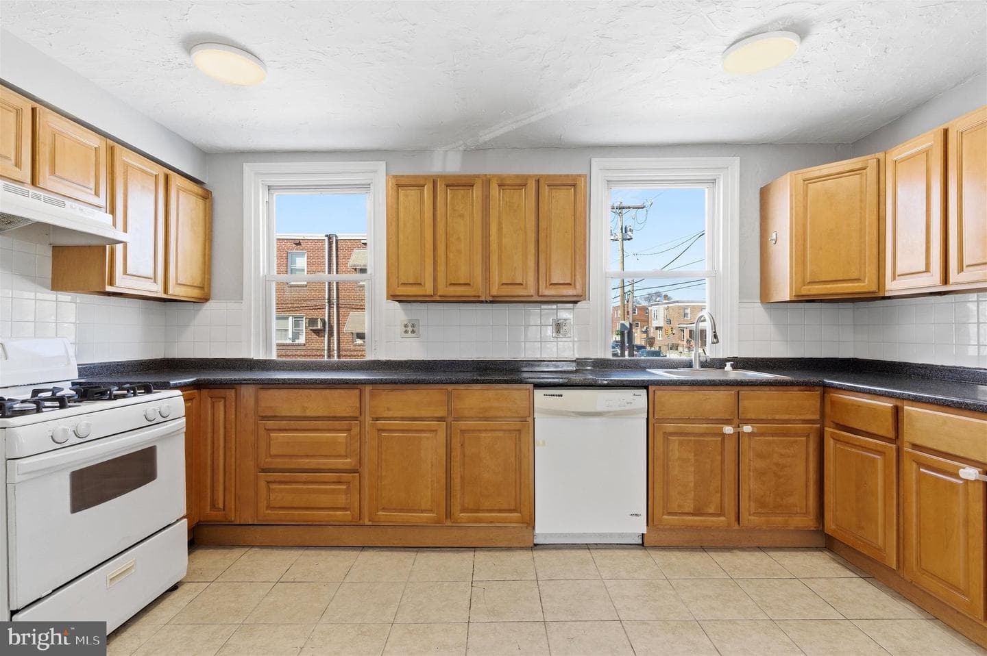 6266 Marsden Street photo 7