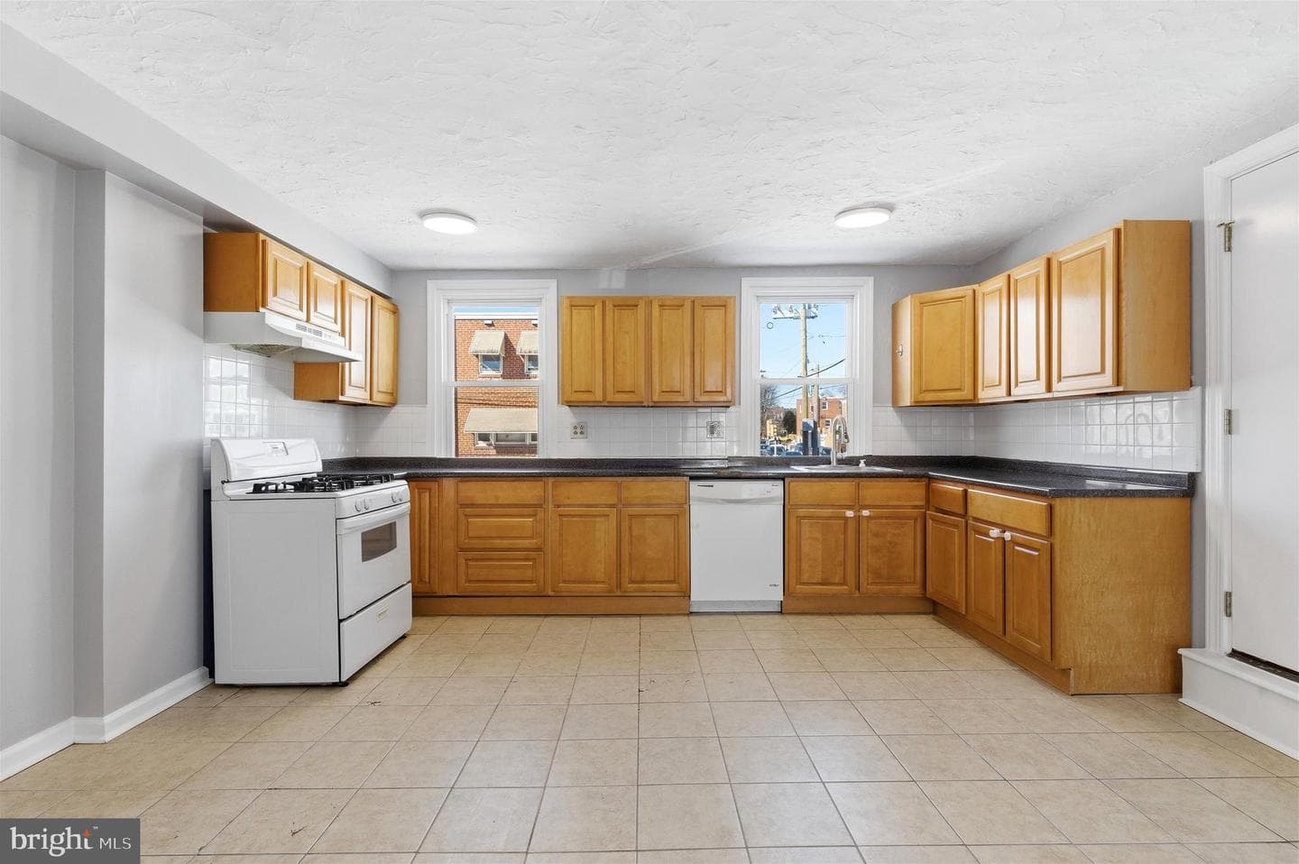 6266 Marsden Street photo 8