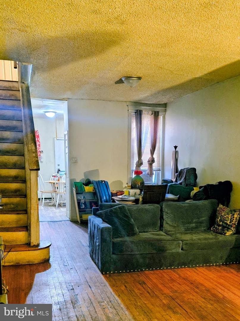 5330 Lesher Street photo 4
