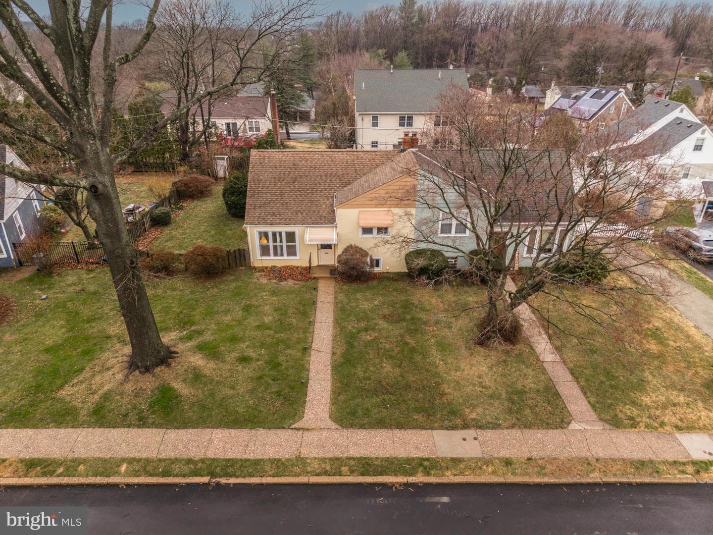 836 Clyde Lane photo 4
