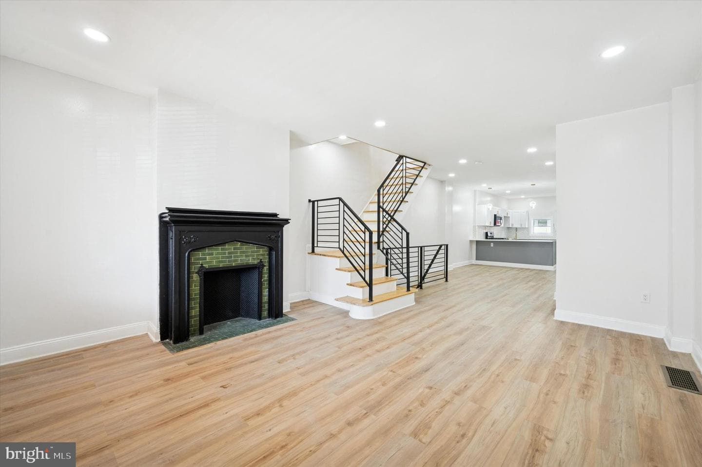 5831 Washington Avenue photo 5