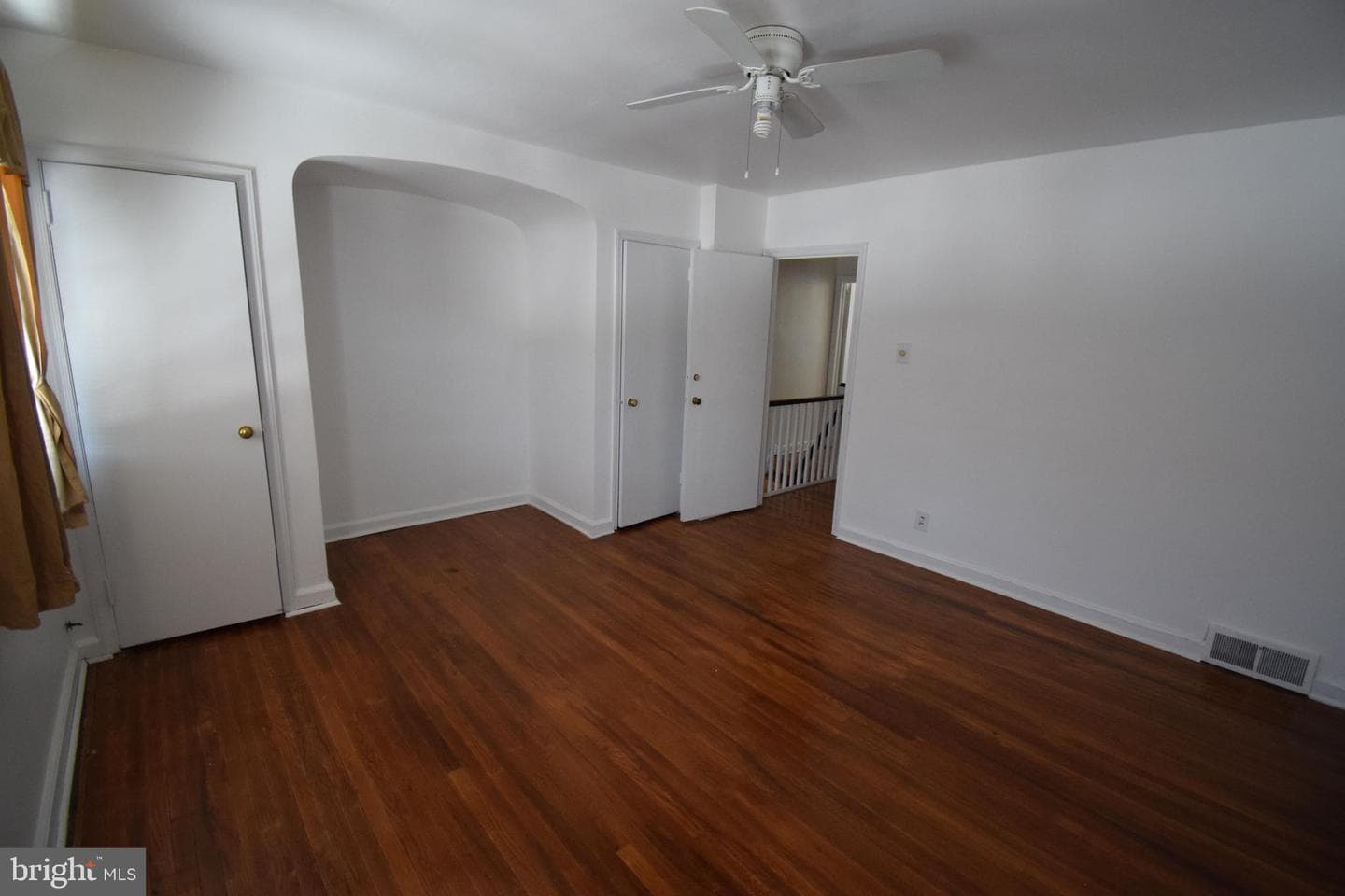 6145 N Warnock Street photo 15