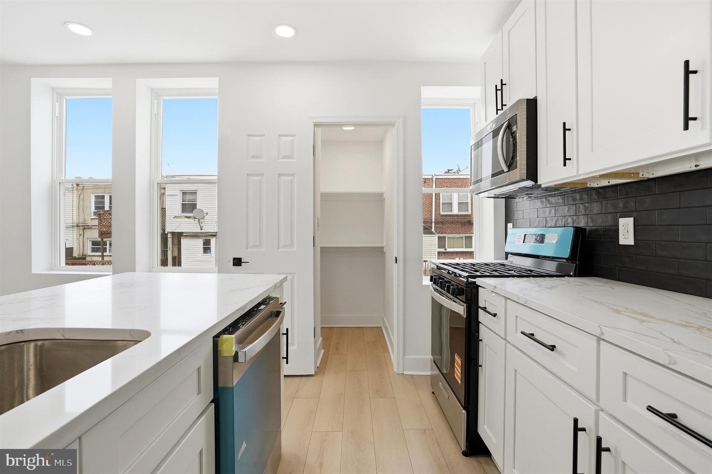 6621 N Uber Street photo 11