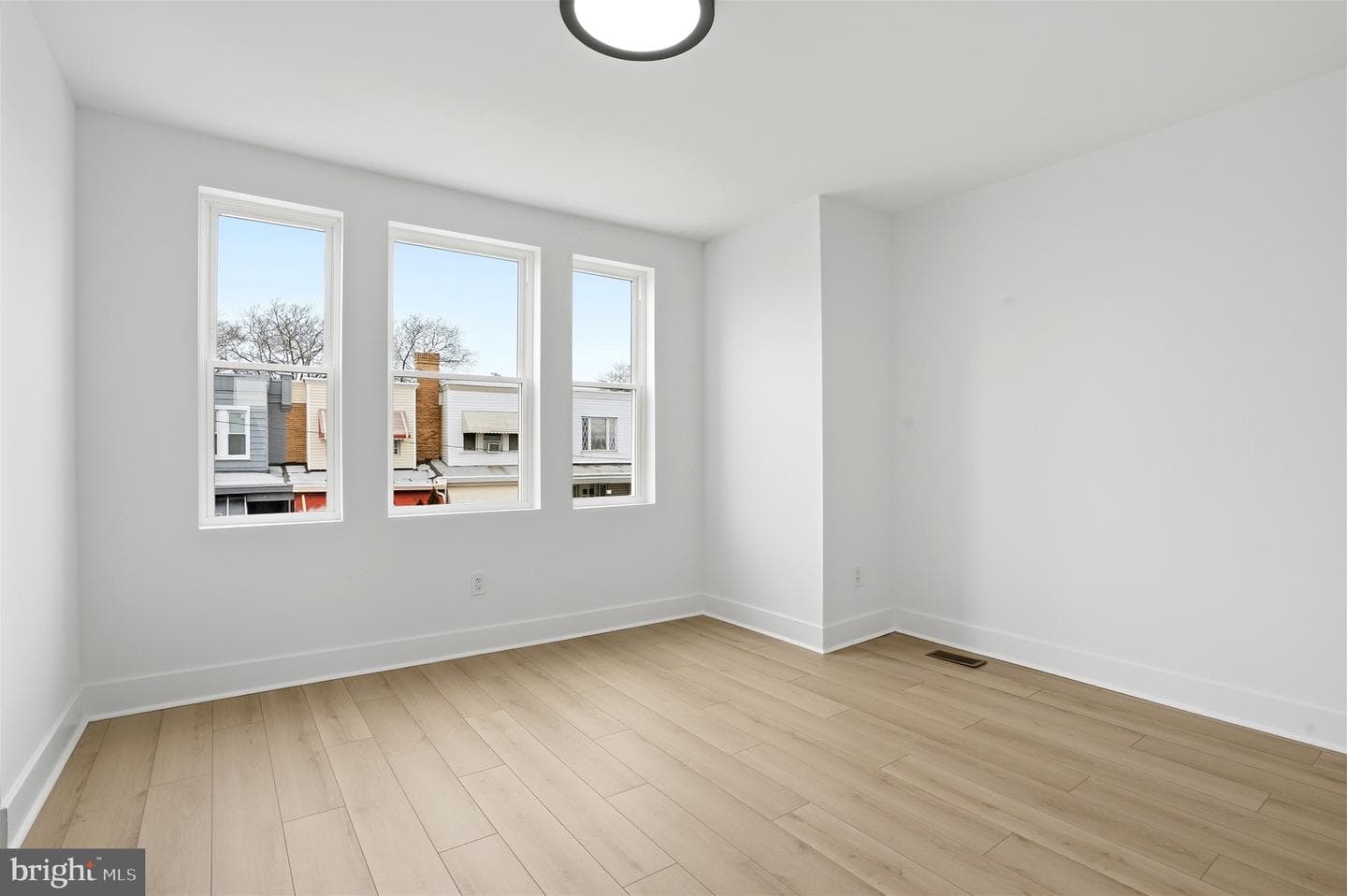 6621 N Uber Street photo 33