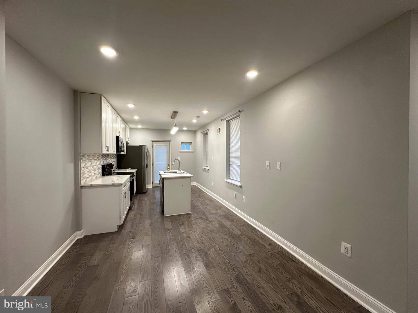5031 Ludlow Street photo 4