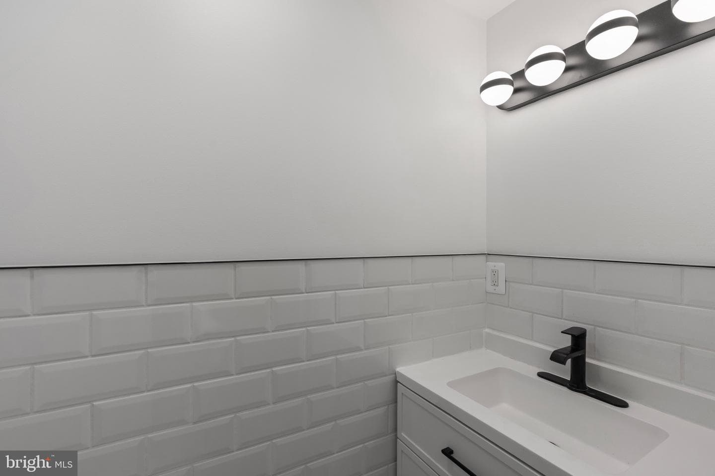 625 Winton Street photo 8