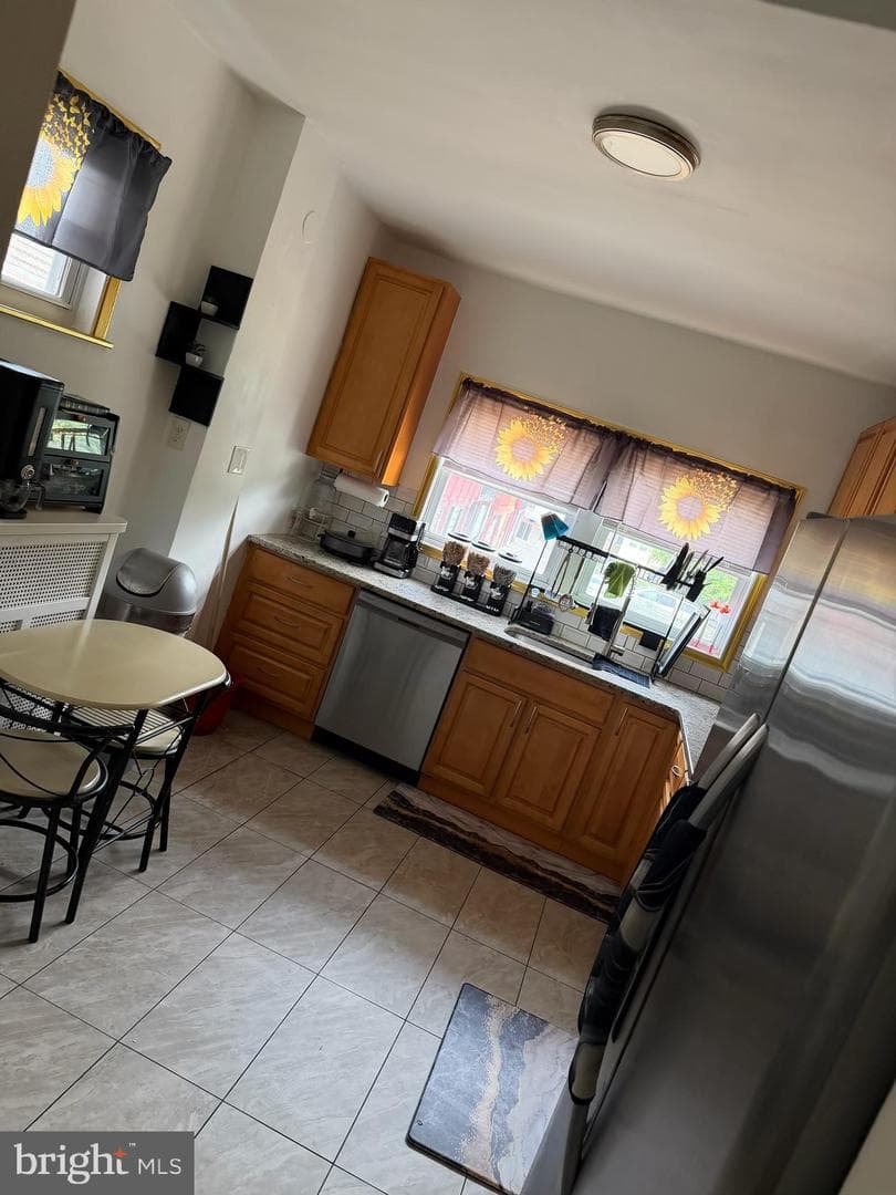 725 W Nedro Avenue photo 8