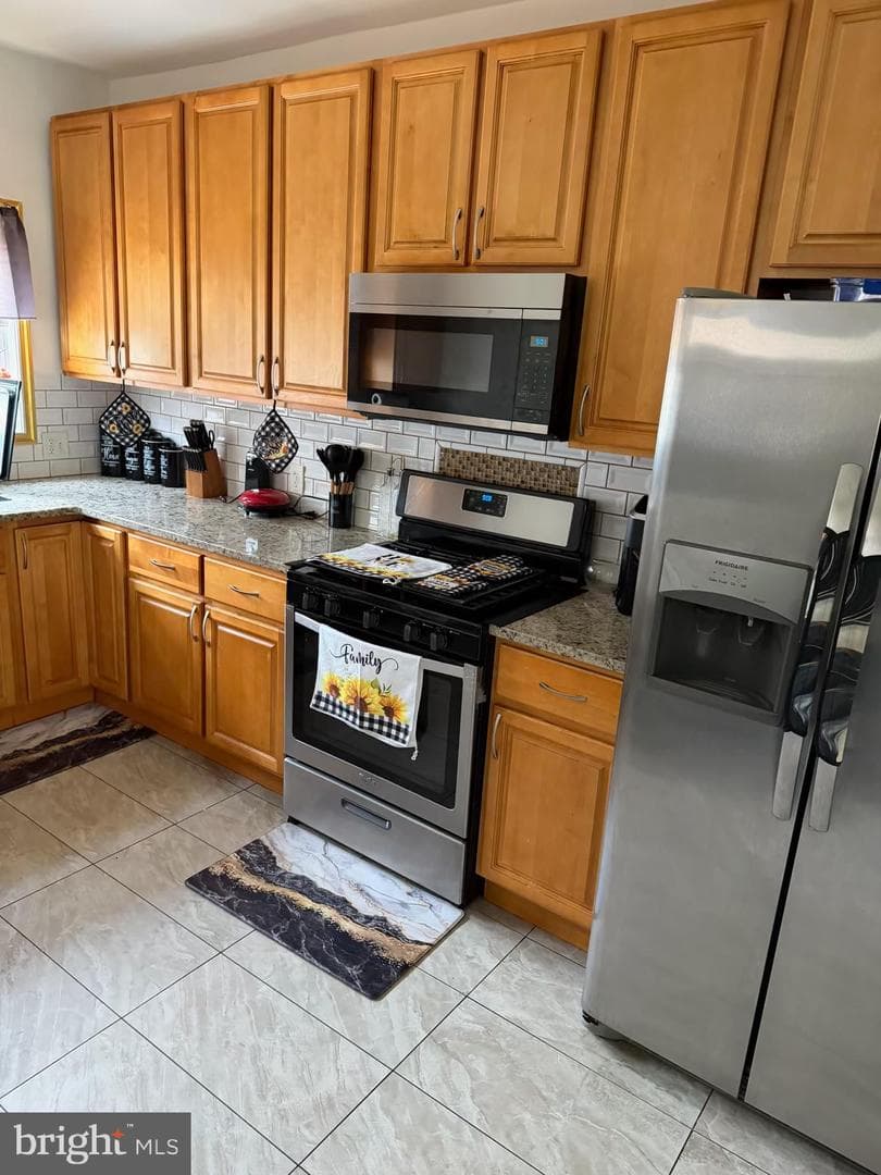 725 W Nedro Avenue photo 9
