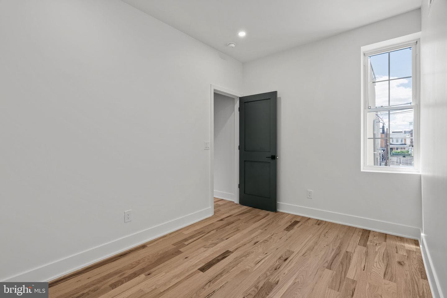 2942 Cecil B Moore Avenue photo 39