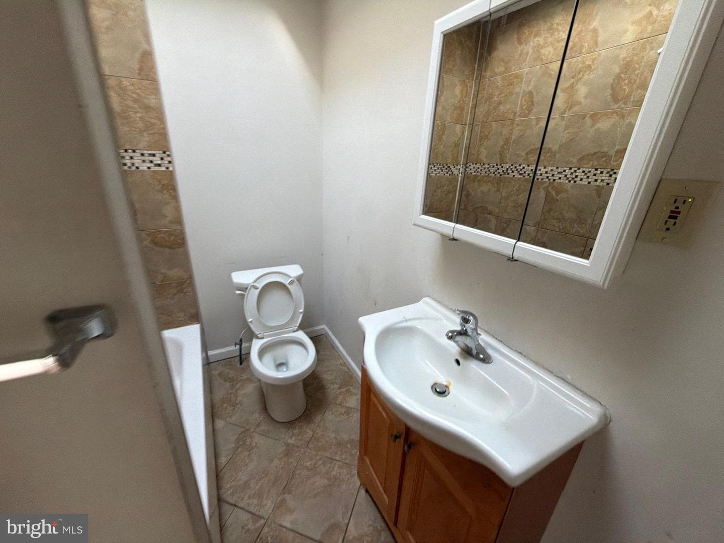 6735 Woolston Avenue photo 9