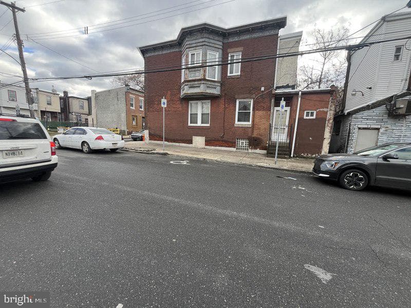 2331 W Somerset Street photo 9