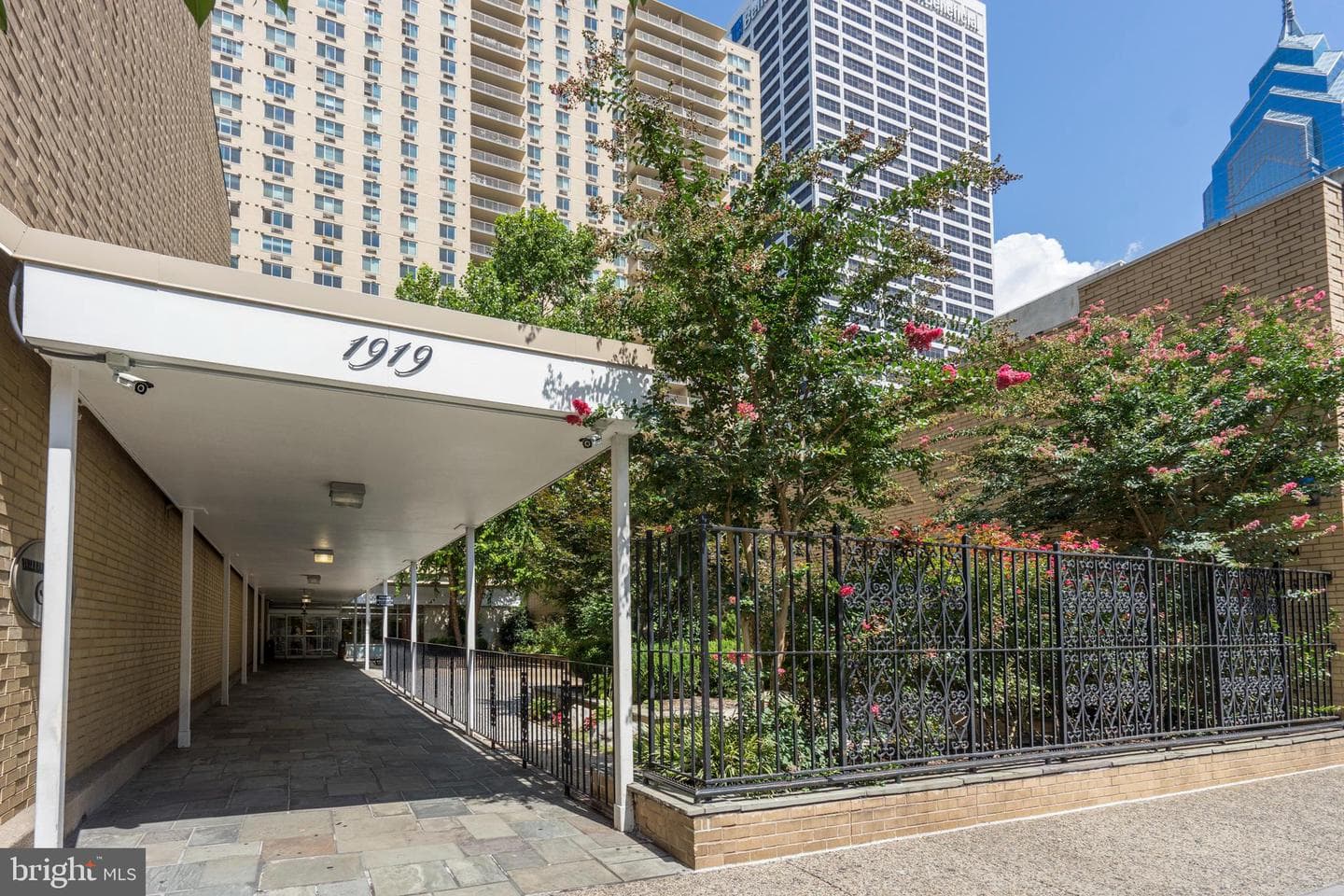 1919 Chestnut Street #2703 photo 15