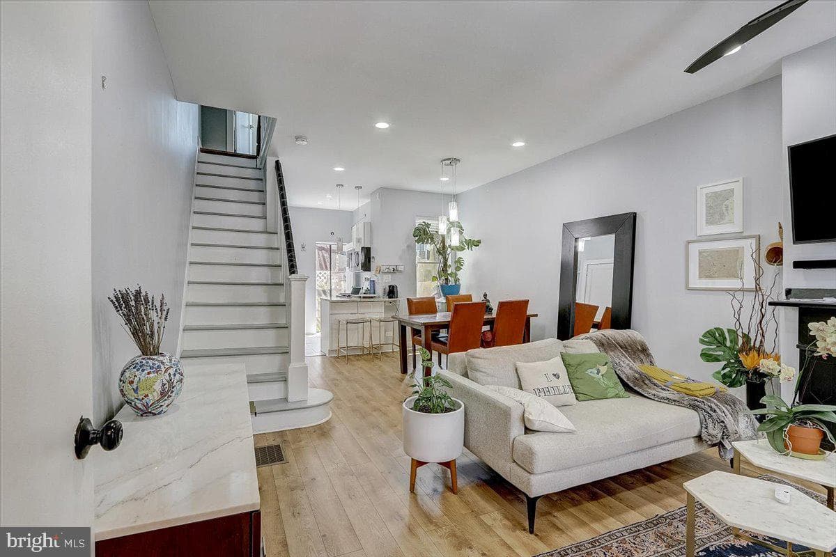 2223 N Gratz Street photo 3
